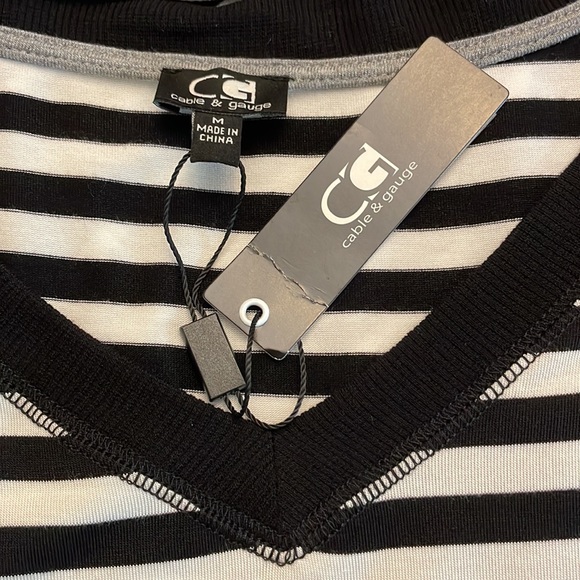NWT. Cable & Gauge Striped Short Sleeved Tunic Top. Size M. - Picture 4 of 7